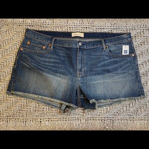 frayed midwash short short fits size 18-20 35waist